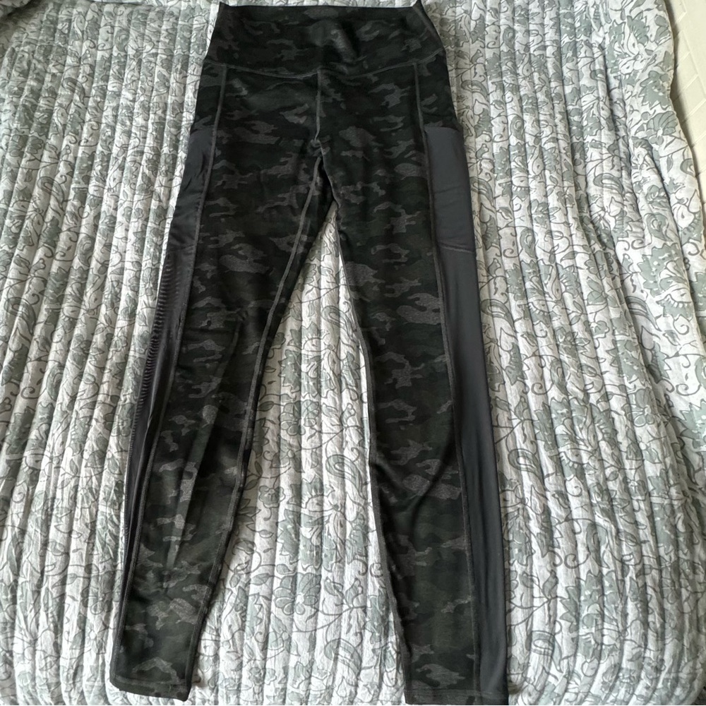 medium powerhold fabletics leggings